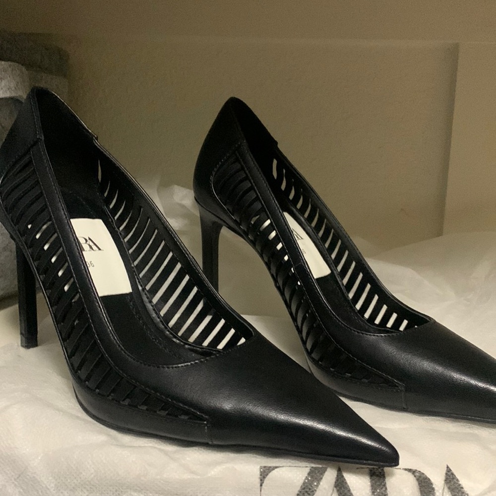 Zara Brand New High Heel’s size 6 Black